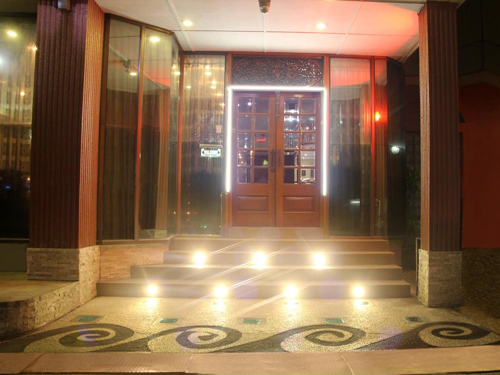 Crystal Palace Hotel Yangon Exterior photo